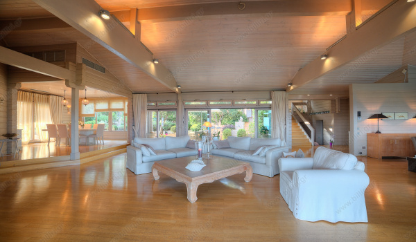 02__level_one_living_room_03b_443205558