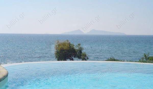 Πισίνα, θέα στη θάλασσα