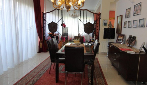 Τραπεζαρία -Dining room