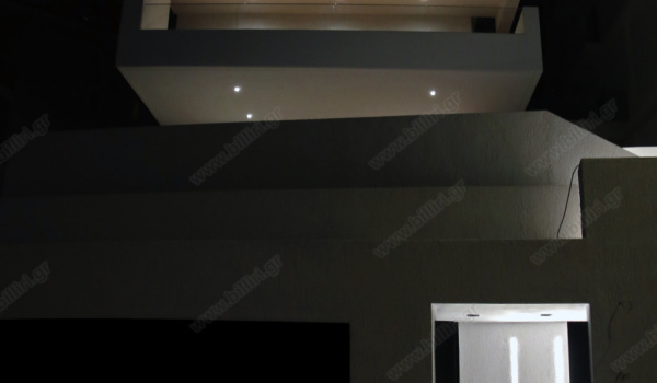 2_entrance_1062595369