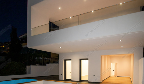 4_entrance_by_the_pool_319075319