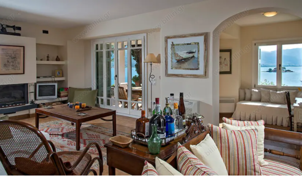 living_room_1382341068